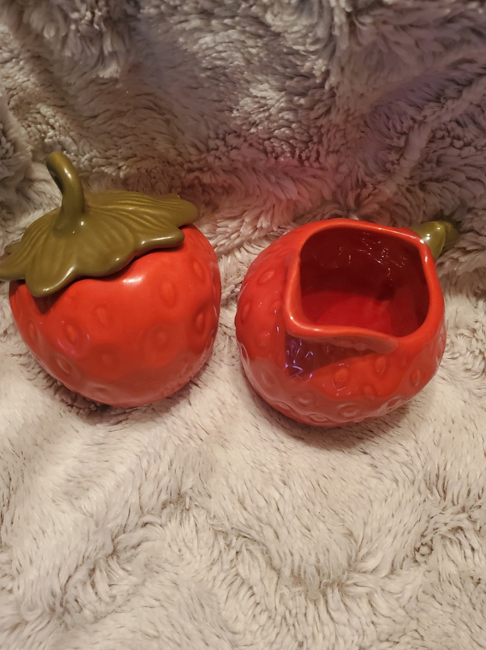 Mid Century Metlox Poppytrail Strawberry Creamer W/ Sugar Bowl Vintage
